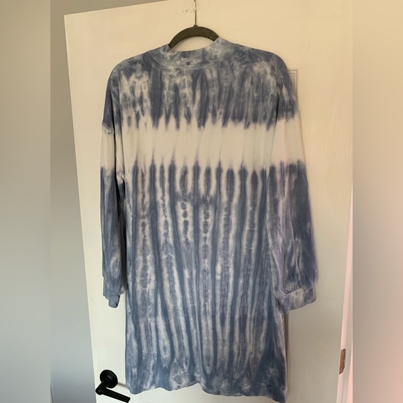 Mock neck shift sweatshirt dress in tie dye. - Picture 5 of 5